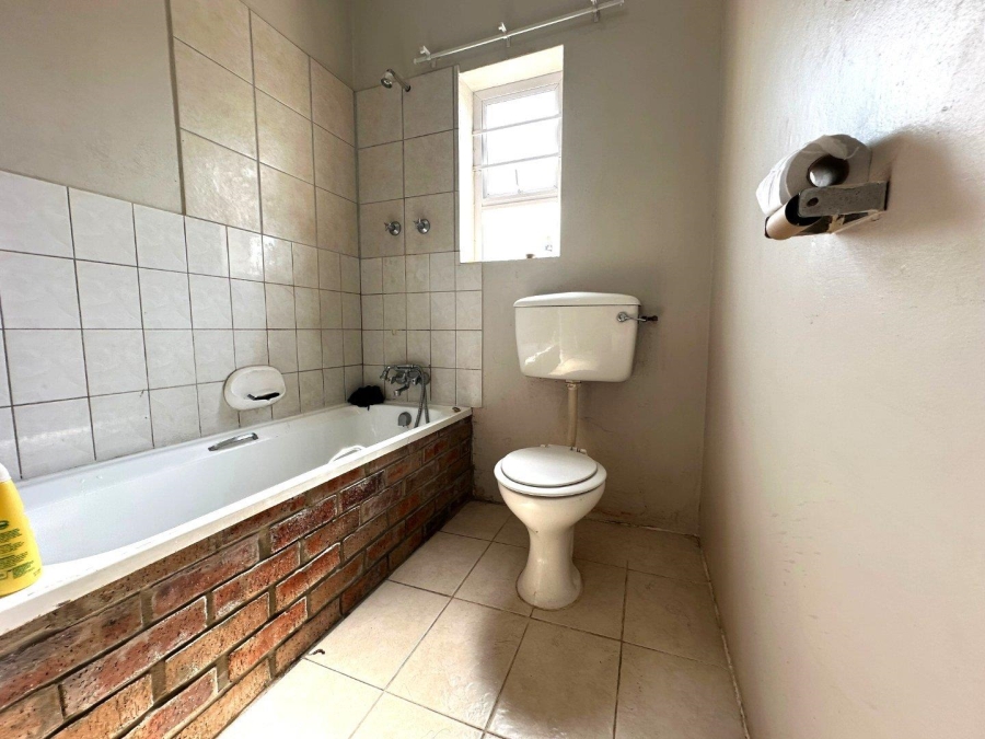 6 Bedroom Property for Sale in Sidwell Eastern Cape